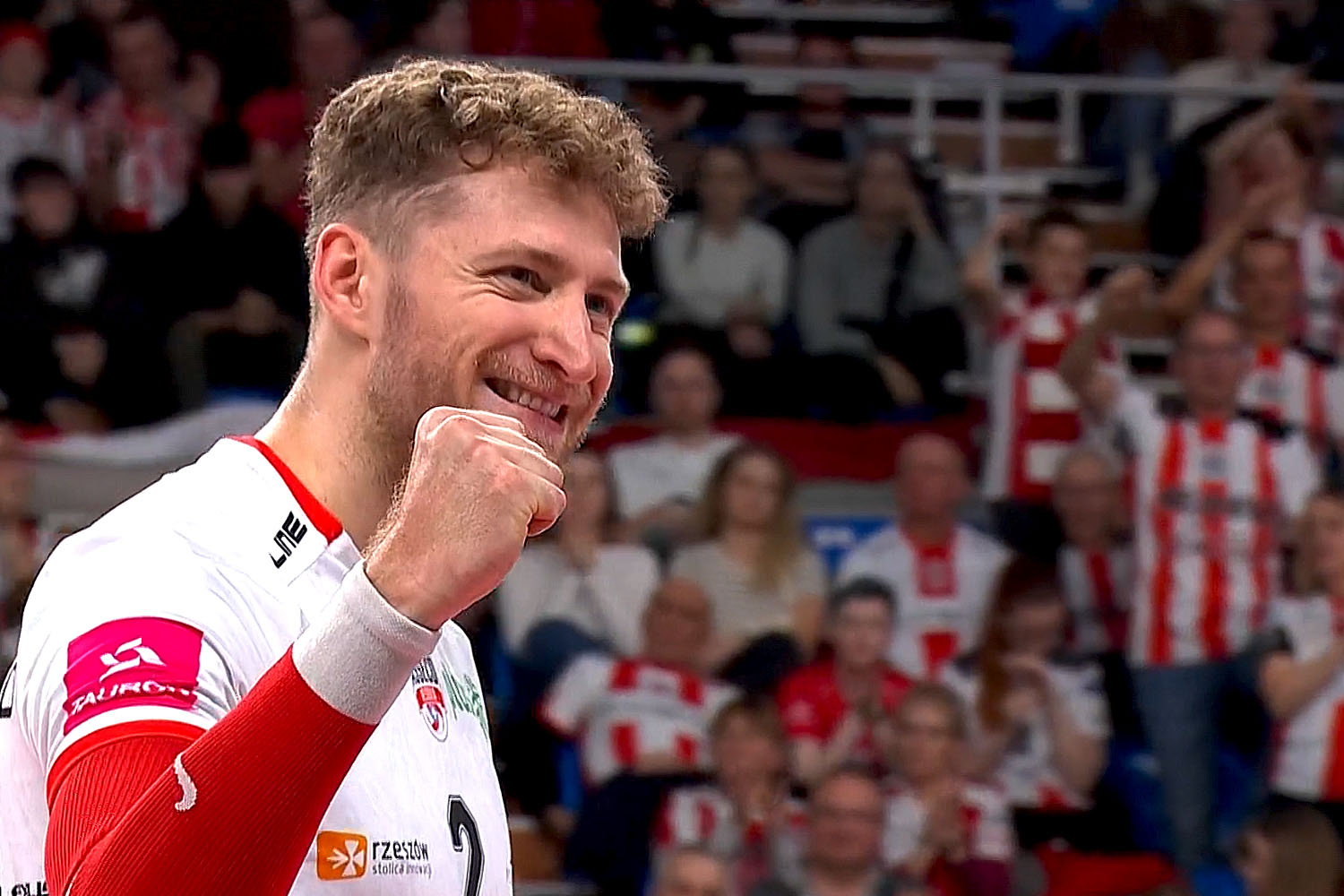 Dawid Woch, ze statuetką MVP.